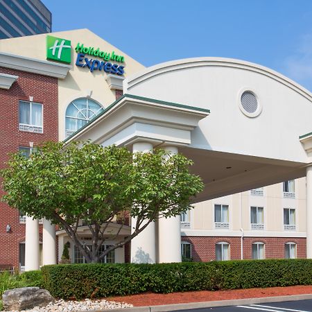 Holiday Inn Express Tower Center New Brunswick By Ihg Ист-Брунсвик Экстерьер фото