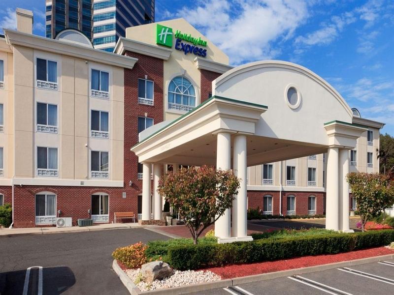 Holiday Inn Express Tower Center New Brunswick By Ihg Ист-Брунсвик Экстерьер фото