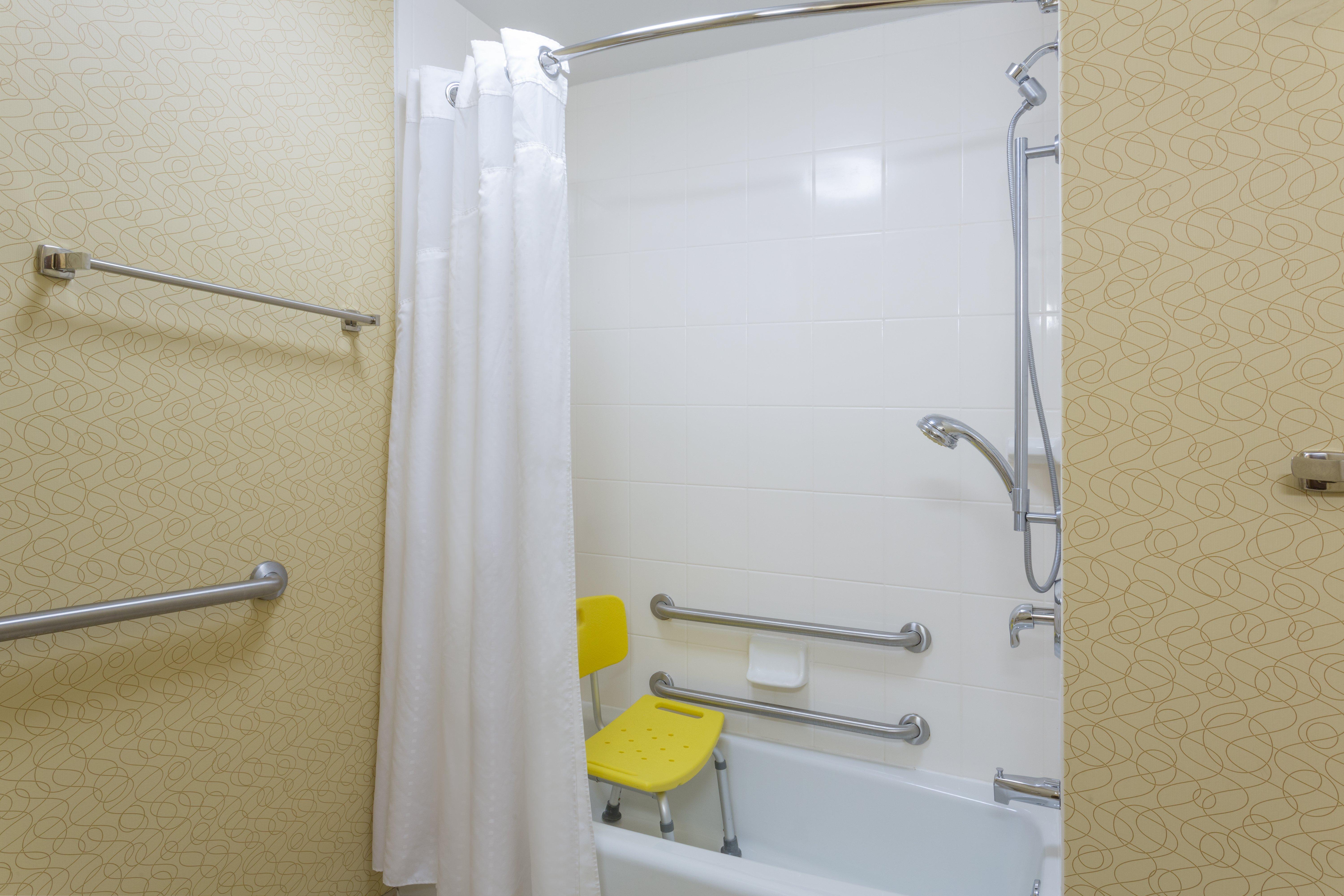 Holiday Inn Express Tower Center New Brunswick By Ihg Ист-Брунсвик Экстерьер фото