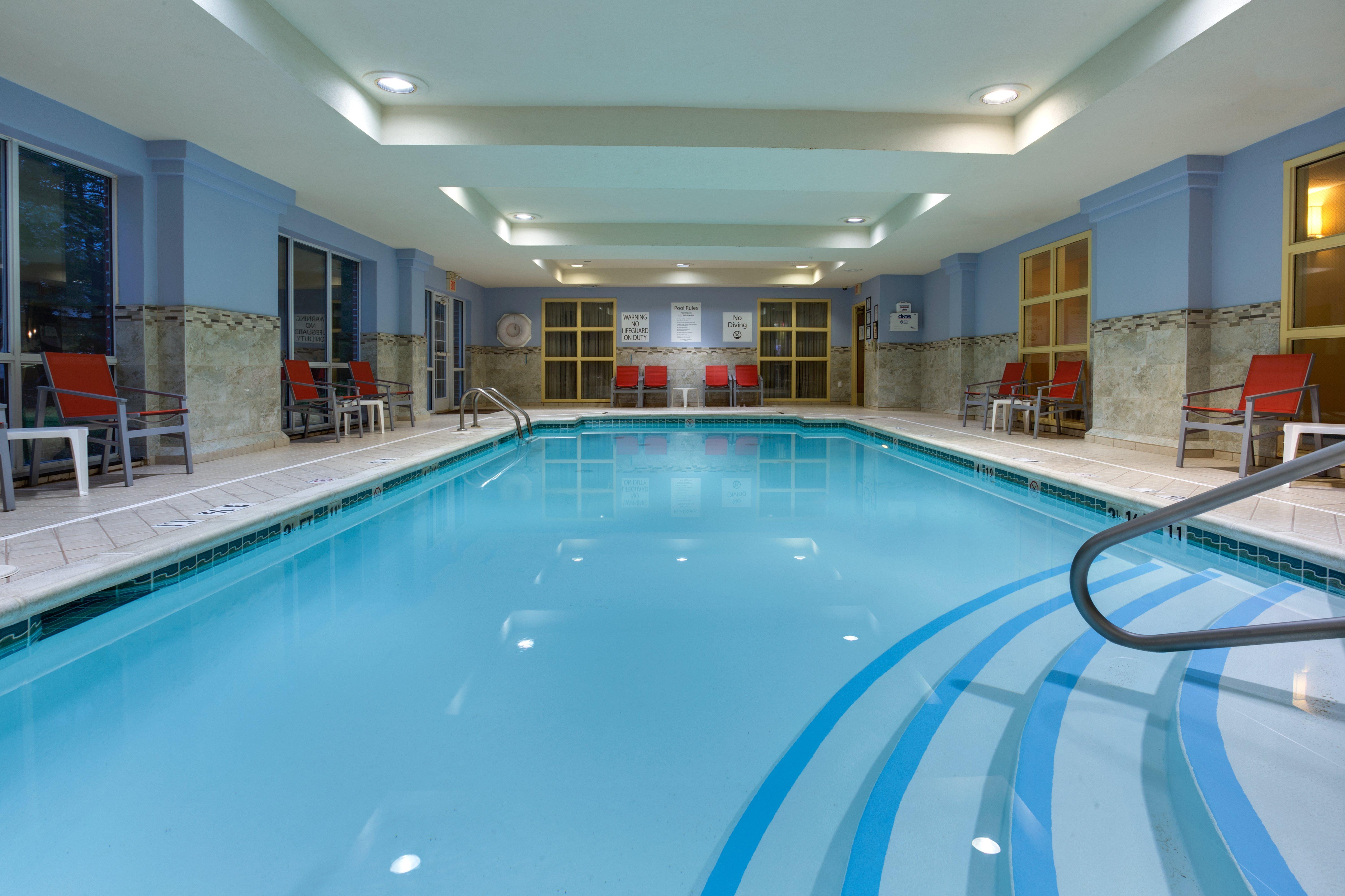 Holiday Inn Express Tower Center New Brunswick By Ihg Ист-Брунсвик Экстерьер фото