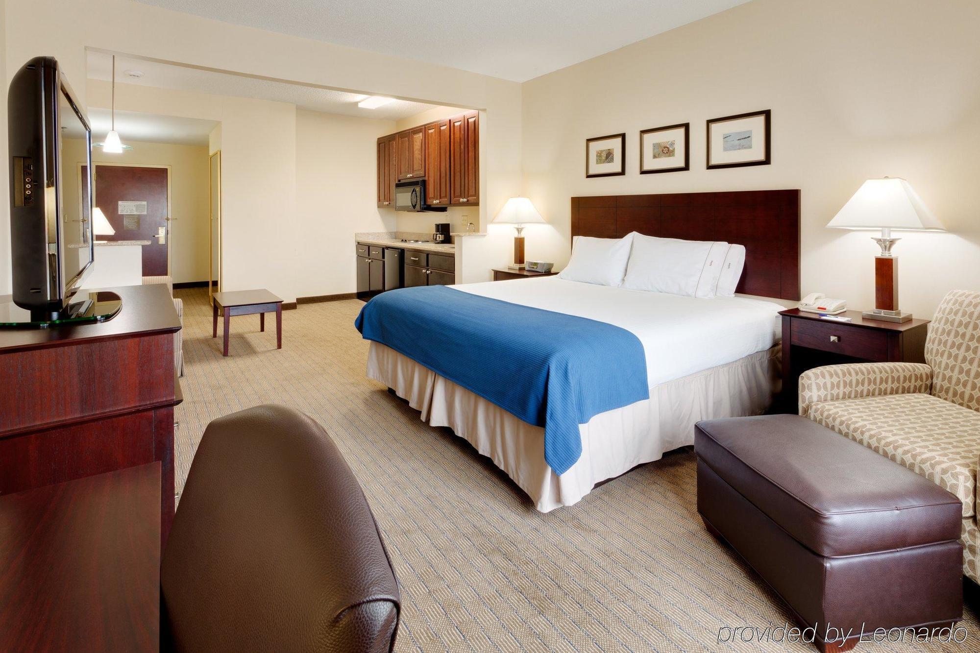 Holiday Inn Express Tower Center New Brunswick By Ihg Ист-Брунсвик Экстерьер фото
