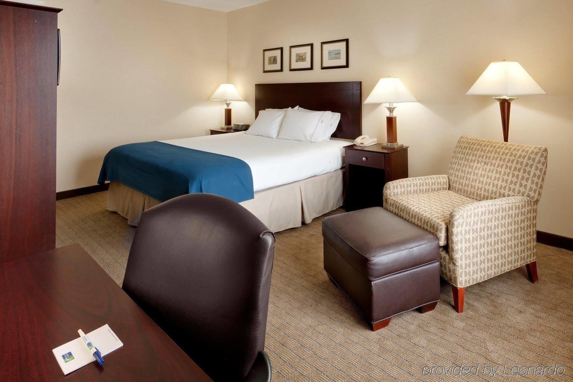 Holiday Inn Express Tower Center New Brunswick By Ihg Ист-Брунсвик Номер фото